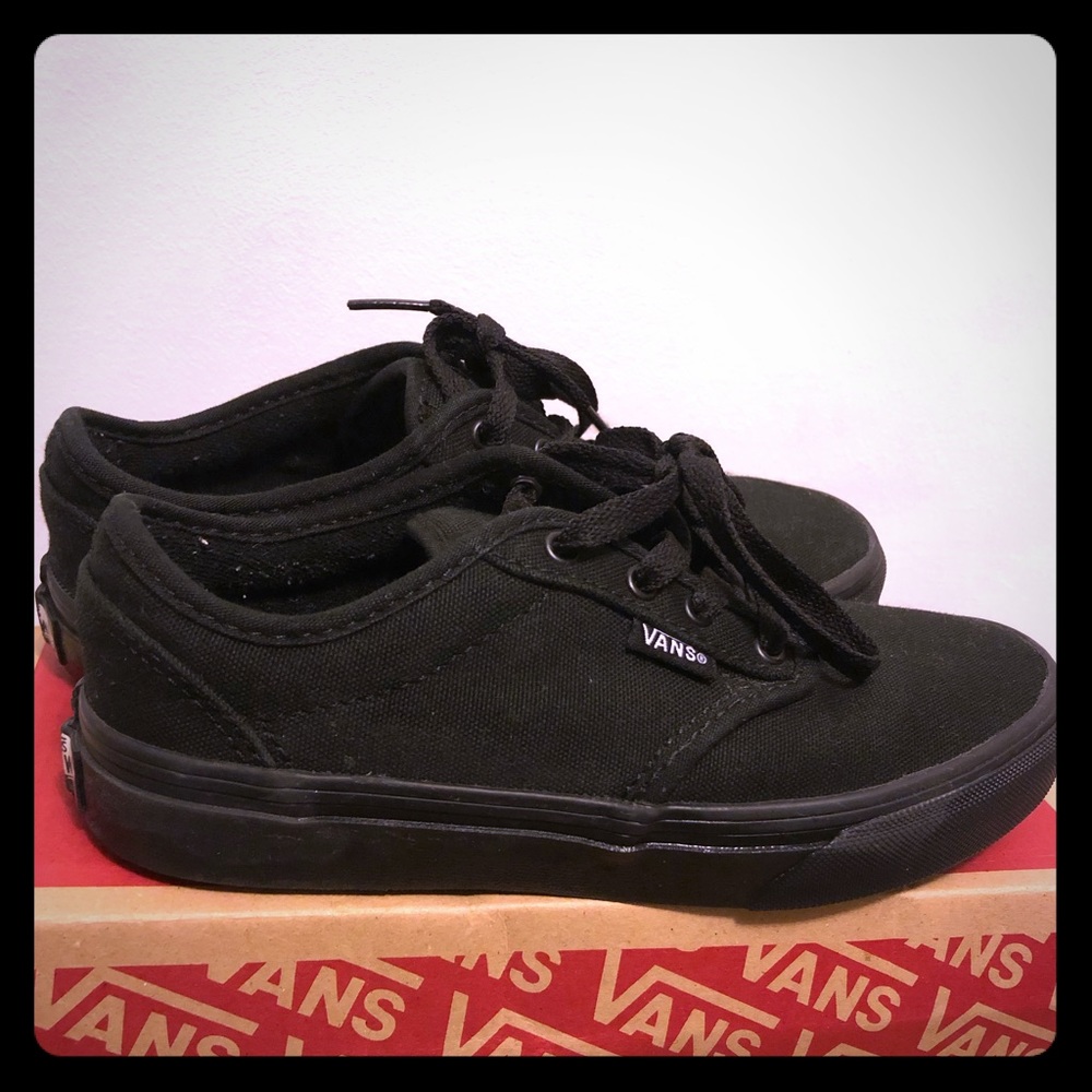Boys low top Van GReat Used Condition size 3